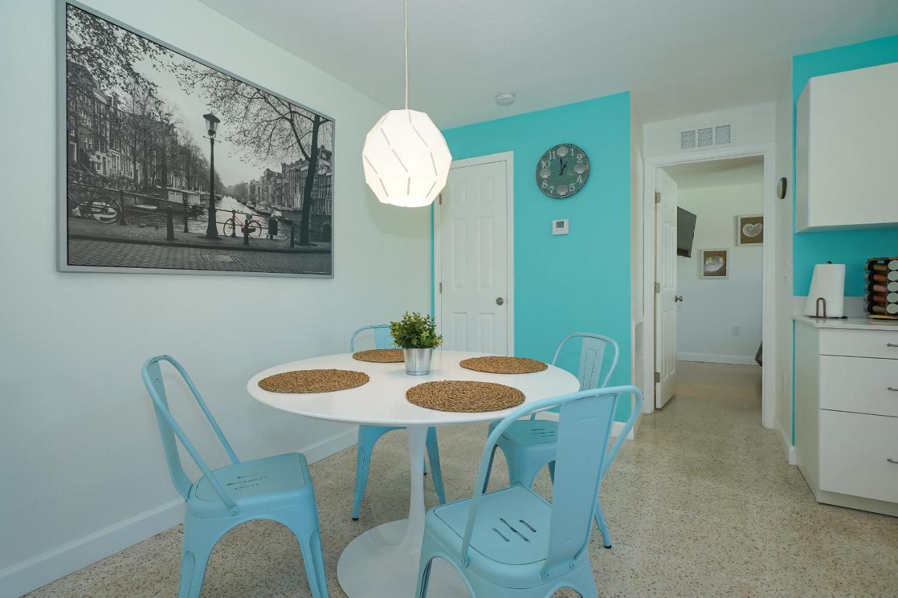 Modern & Fresh - Less Than 3 Miles To The Beach! サラソータ エクステリア 写真