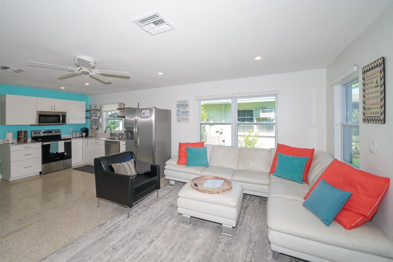 Modern & Fresh - Less Than 3 Miles To The Beach! サラソータ エクステリア 写真