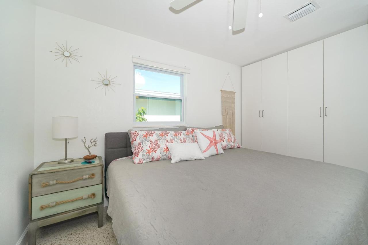 Modern & Fresh - Less Than 3 Miles To The Beach! サラソータ エクステリア 写真