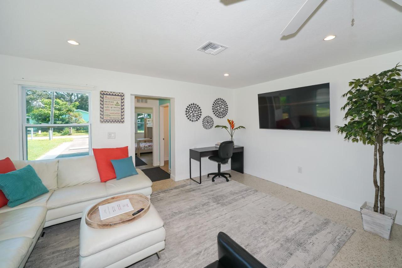 Modern & Fresh - Less Than 3 Miles To The Beach! サラソータ エクステリア 写真
