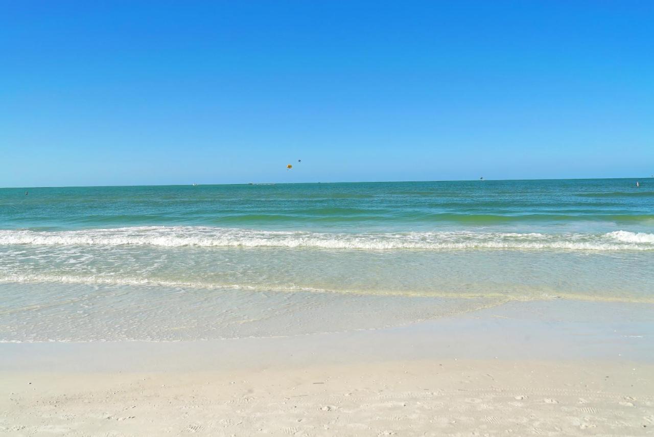 Modern & Fresh - Less Than 3 Miles To The Beach! サラソータ エクステリア 写真