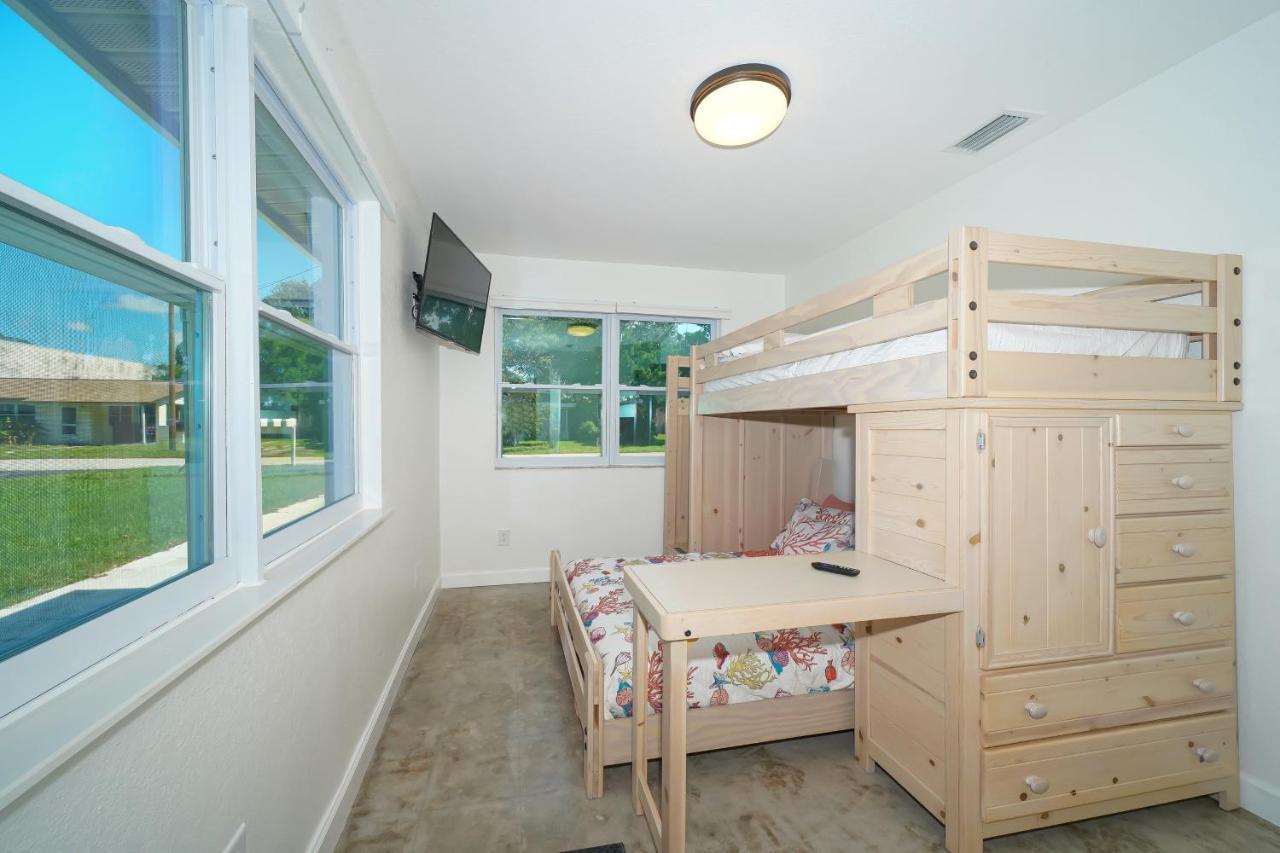 Modern & Fresh - Less Than 3 Miles To The Beach! サラソータ エクステリア 写真