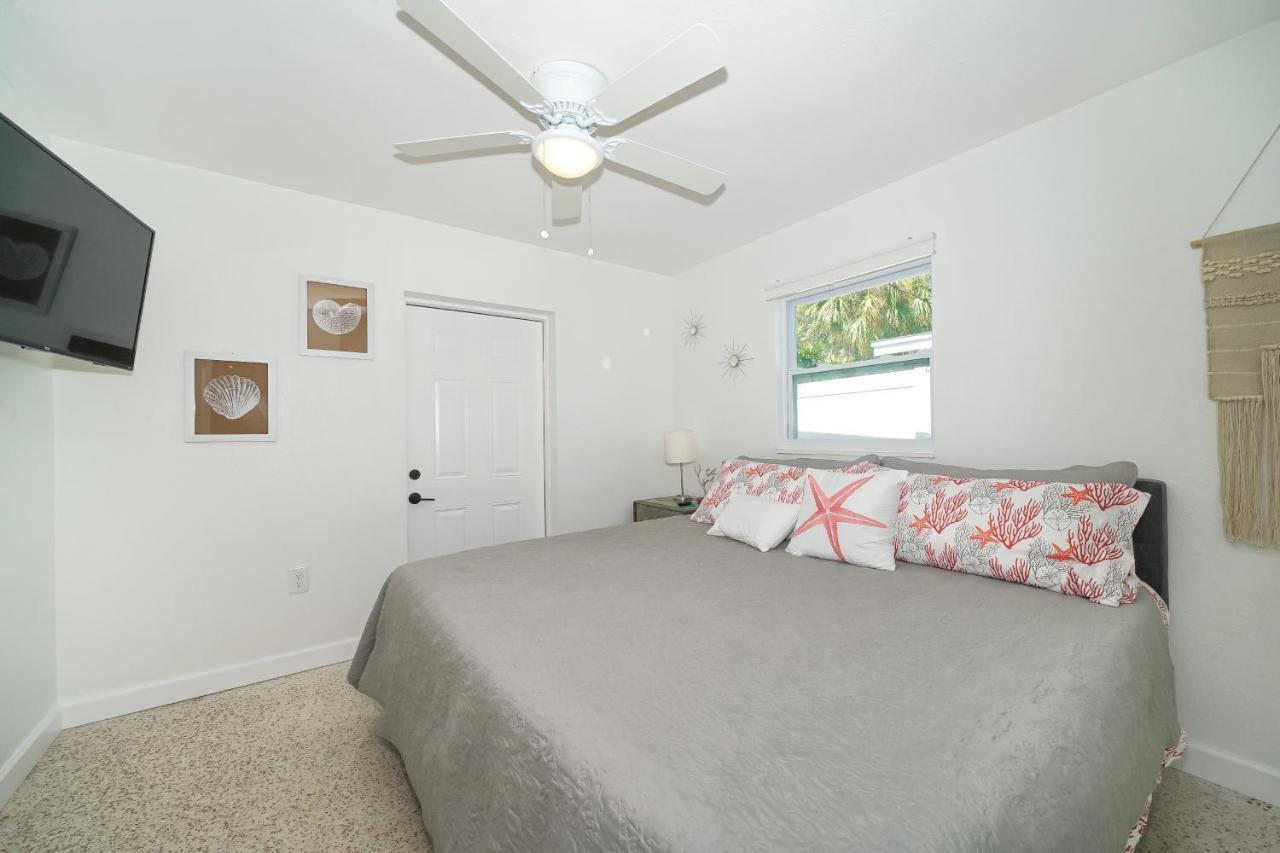Modern & Fresh - Less Than 3 Miles To The Beach! サラソータ エクステリア 写真