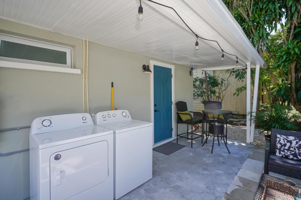 Modern & Fresh - Less Than 3 Miles To The Beach! サラソータ エクステリア 写真
