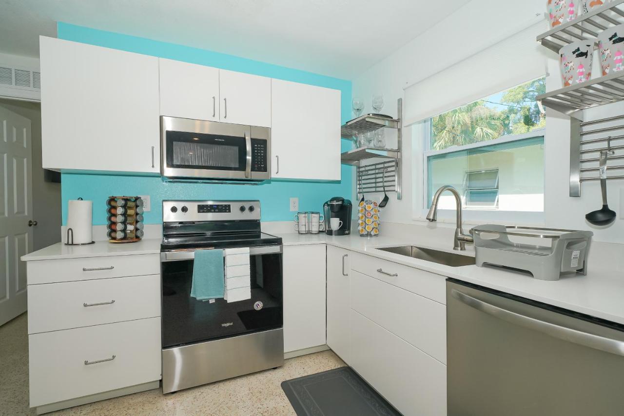 Modern & Fresh - Less Than 3 Miles To The Beach! サラソータ エクステリア 写真