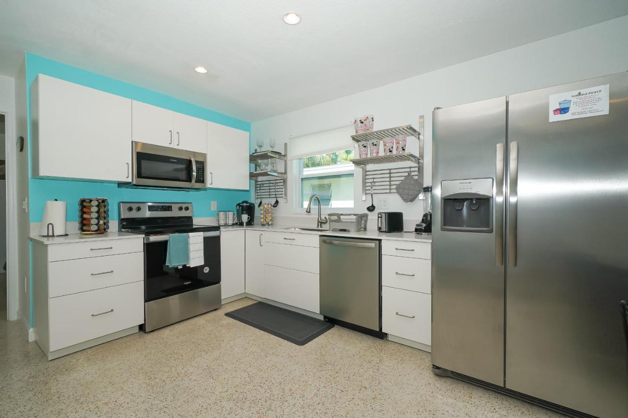 Modern & Fresh - Less Than 3 Miles To The Beach! サラソータ エクステリア 写真